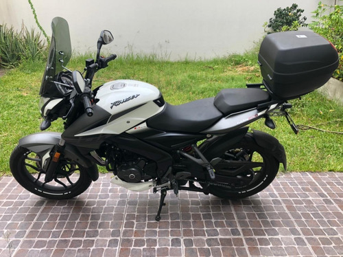 Bajaj Rouser Ns 200 Fi Usada C/baúl Y Parabrisas 2020 Um