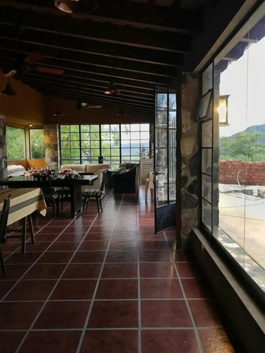 Casa Quinta En Venta - 3 Dormitorios 3 Baños - Córdoba