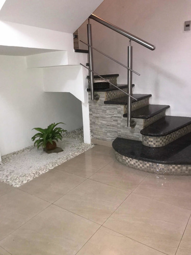 Imagen 12 de 20 de Jra Vende Townhouse De Lujo En Lomas Del Este