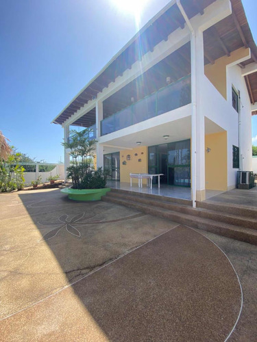 Conjunto Residencial Con Piscina La Mira, El Agua Ic-00387