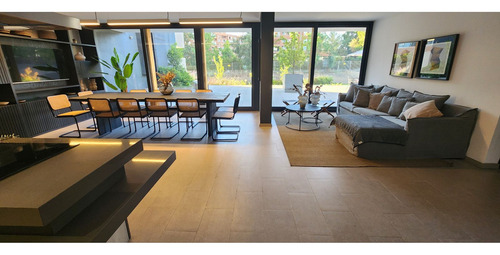 Dpto 3d+3b+ 2 Est+bod Con Jardín Privado De 197,63 M2