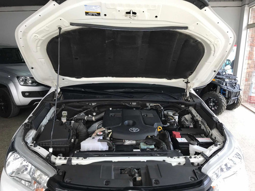 Imagen 7 de 12 de Toyota Hilux 2.8 Cd Srv 177cv 4x2 At 2018