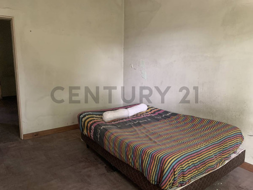 Casa De 5 Ambientes A Reciclas, Mas Local Comercial