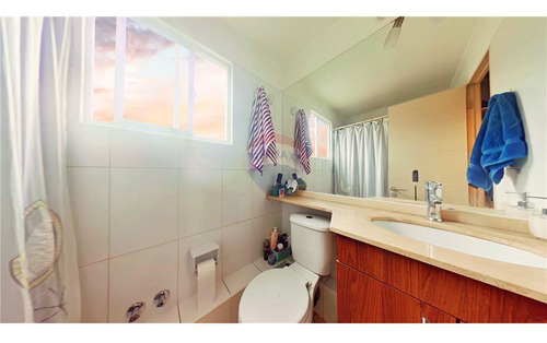 Acogedora Casa Aislada, 2 Pisos, Calle Tranquila, 3d; 3b, 2e