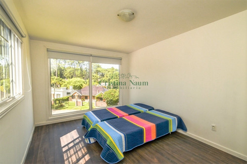 Casa De Seis Dormitorios En Venta - Playa Mansa - Ref: 37614