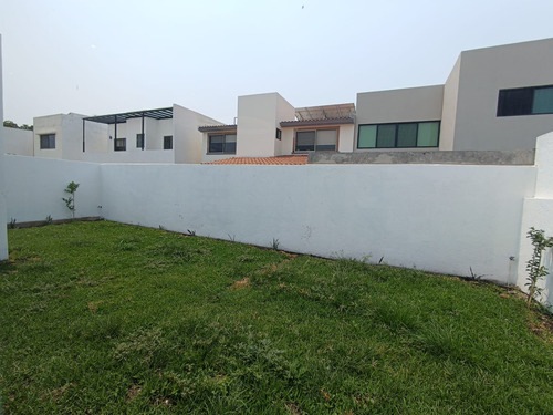 Casa En Venta Con Alberca Privada Y Una Sola Panta En Par Vial Jiutepec Morelos