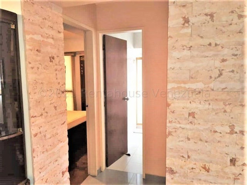 La Urbina Mls# 25-12476 Wm