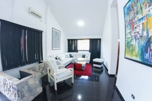 Imagen 11 de 30 de Liliana Martinez Remax Vende Casa En La Urbanizacion Altos De Guataparo Cd 10185