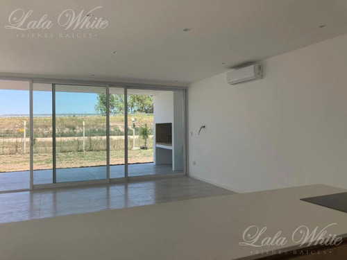 Imagen 2 de 14 de Venta/alquiler Anual - Casa A Estrenar En Lares De Canning