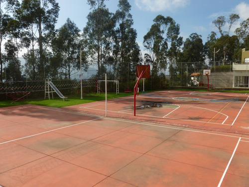 Imagen 4 de 7 de Cumbaya, Dormitorio Una Persona, Baño Y Ducha, Amoblado, Valle, Servicios Básicos Incluidos.