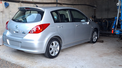 Nissan Tiida 1.8 Sl Flex 5p