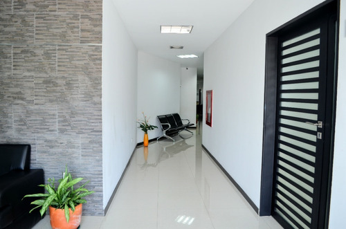 Imagen 3 de 7 de Se Alquila Oficina Comercial Centro Empresarial Ancora Lecheria Maria Jose Chaparro 04148140599