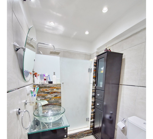 Departamento De 2 Ambientes, Con Patio Propio, En Venta. Apto Credito. Ciudad Evita