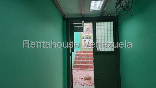 Bello Monte !! Local Comercial A Pie De Calle, 169,44 M2, 2 Baños, Área Operativa De 142 M2, Área Independiente De Oficina Con 26,79 M2, Entradas Por 2 Calles. Excelente Ubicación !!
