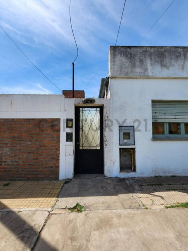 59 Entre 132 Y 133, Ph En Venta, Los Hornos, La Plata.-