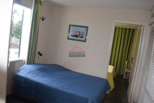 Apartamento En Mansa, 1 Dormitorios *- Ref: 2877