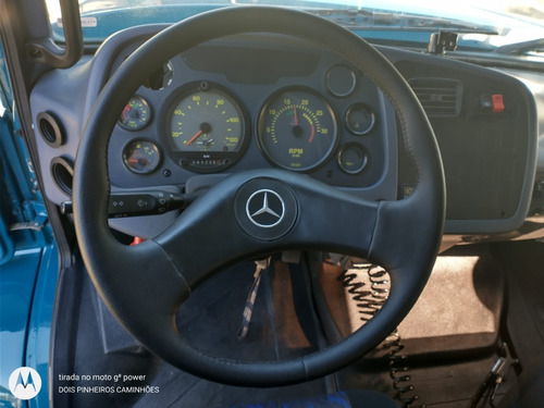 Imagem 12 de 25 de Mercedes Benz 1318 Ano 2010 Baú Sider Truck