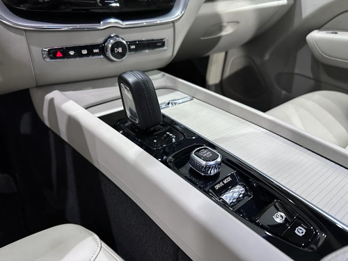 Volvo XC60 60 T-8 HÍBRIDO MOMENTUM 2.0 5p