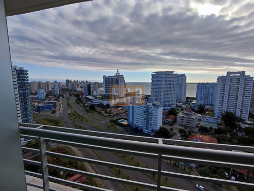 Apartamento  En Edificio Estratégico 