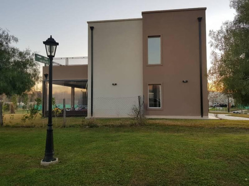 Excelente Casa En Barrio Cerrado