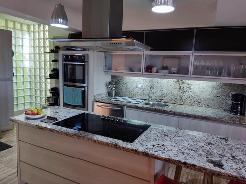 Imagen 2 de 16 de Rosaura Cortez Vende Town House En Lomas Del Este Valencia Res. Lomas Alto