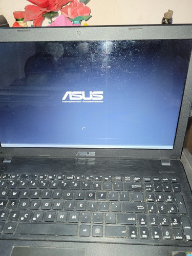 Laptop Asus X551m 4 Gb Ram 320 Gb Disco Duro Con Detalles