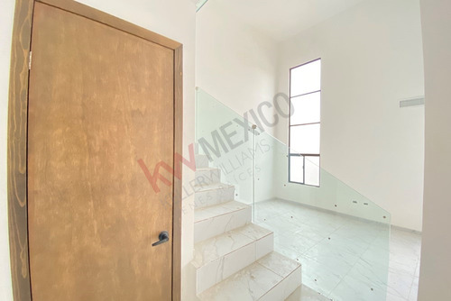 Casa En Venta En Torreón Con 3 Recamaras Y Doble Altura En Área Social