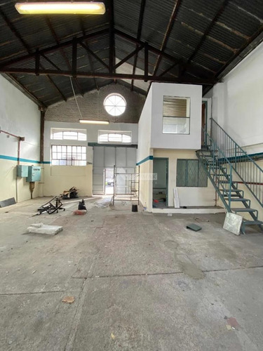 Local Galpon Deposito La Blanqueada Venta Dulcinea Y Luis A. De Herrera Y Pasos Nuevocentro 550m