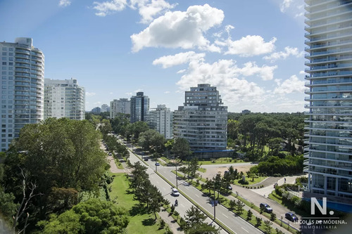 Vende Gran Apartamento En Brava - Punta Del Este De 3 Dormitorios