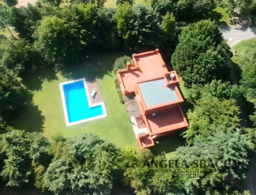 Excelente Casa En San Joaquín.