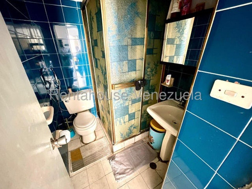 Amplia Y Cómoda Casa En Venta Al Oeste De La Ciudad, Posee Gran Distribución Interna Para El Disfrute De Tu Familia