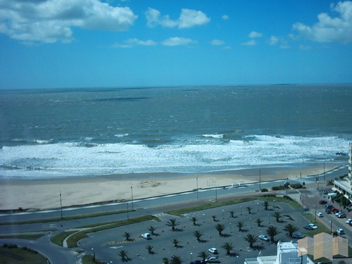 Imagen 7 de 26 de Frente A La Playa