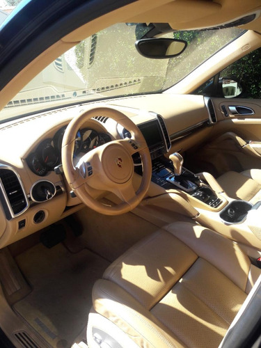 Porsche Cayenne 2011 Completa