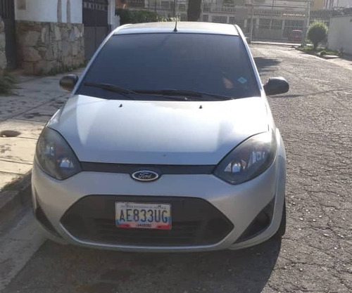 Imagen 3 de 12 de Ford Fiesta Automático
