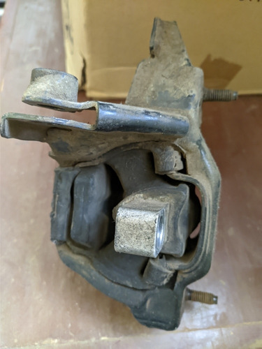 Soporte De Caja Volkswagen Fox Original