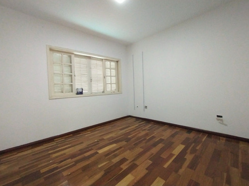 Alphaville 05 - Casa 600m² 5 Dormitórios, 3 Suítes, 4 Vagas, Piscina, Churrasqueira, Hidromassagem - Cncd077