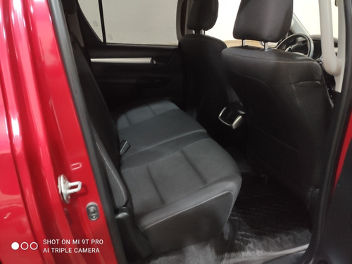 Imagen 10 de 11 de Toyota Hilux 2.8 Cd Srv 177cv 4x4 2016