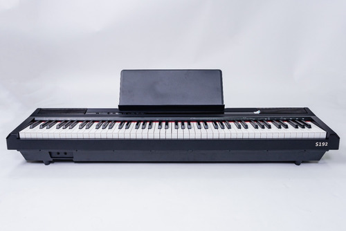 Piano Digital Aureal Portátil 88 Teclas Con Peso Touch S-192 Color Negro