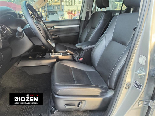 Toyota Hilux 2.8 D-4D TURBO DIESEL CD SRX 4X4 AUTOMÁTICO
