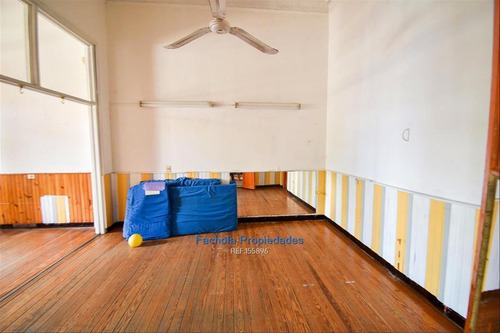 Vende O Alquila Local De 3 Niveles, 12 Habitaciones,