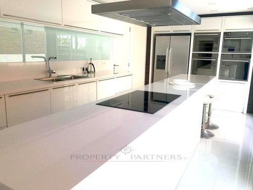 Imagen 3 de 12 de Excepcional Apartamento Frente Al Puerto, Terraza Con Piscin