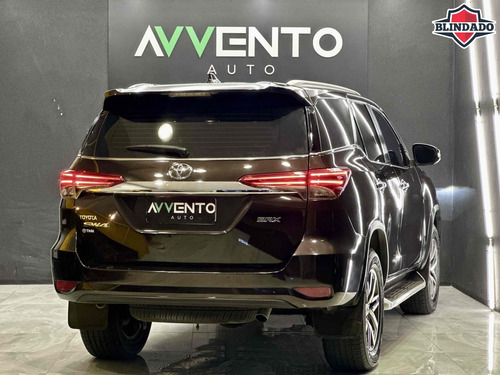 Toyota Hilux SW4 2.8 SRX 4X4 7 LUGARES 16V TURBO INTERCOOLER DIESEL 4P AUTOMÁTICO