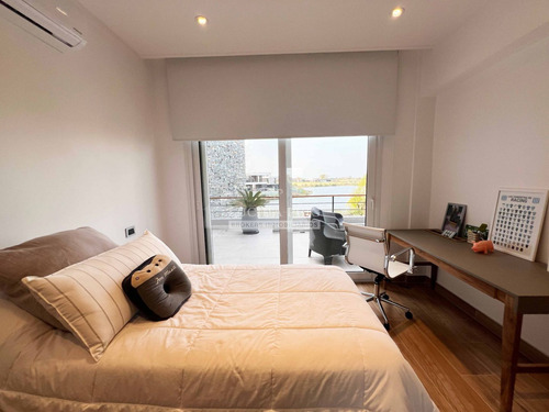 Increible Casa En Venta -vista A La Laguna Y Golf -el Canton