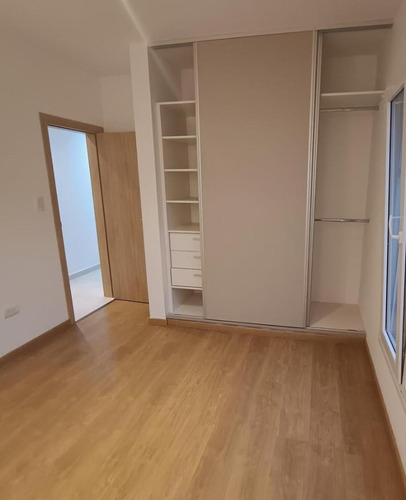 Casa En Venta - 4 Dormitorios 3 Baños - Cochera - 650mts2 - Tandil