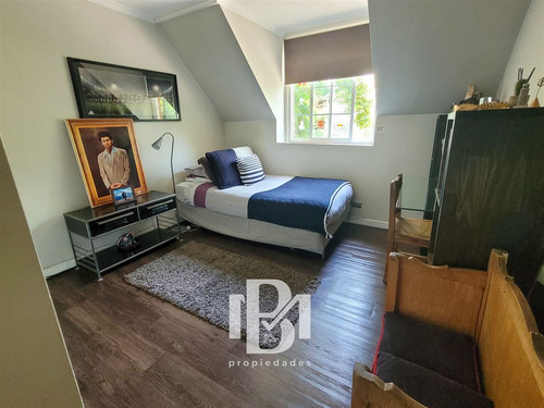 Casa En Venta De 5 Dorm. En Lo Barnechea