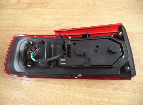 Faro Posterior Nissan Sentra V16 B13