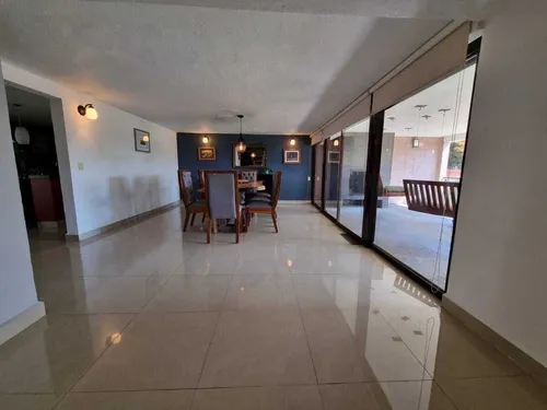 Casa Con Amplias Terrazas Y Jacuzzi En Venta