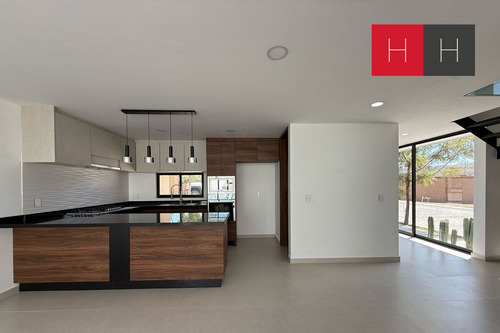 Casa En Venta En Lomas De Angelópolis Iii