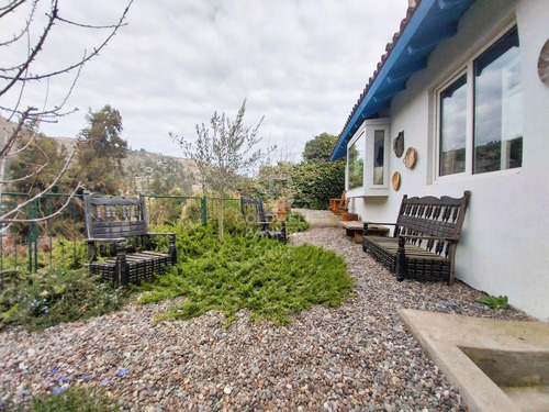 Estilo Colonial Con Gran Terreno Y Lindas Vistas
