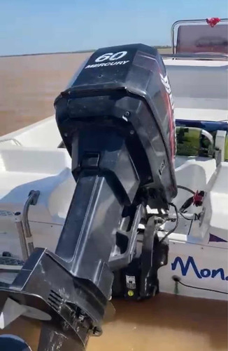 Lancha Tracker Trakker 520